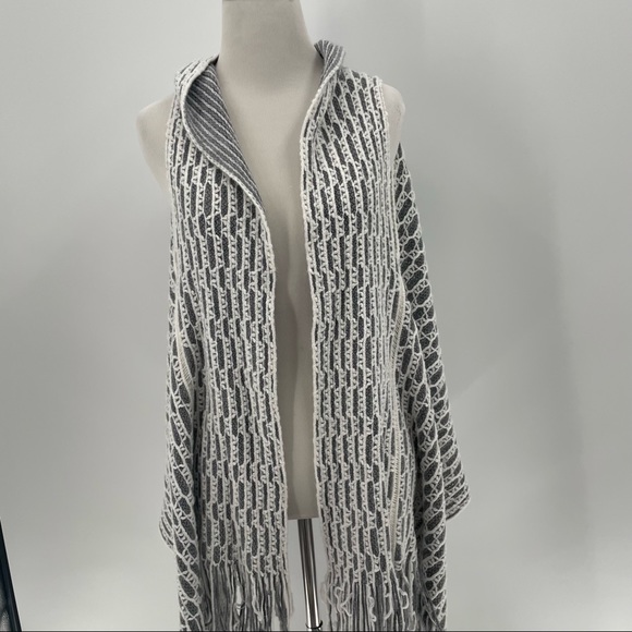 Rooted Soul NWT Woman’s Reversible Shaw - Picture 5 of 7